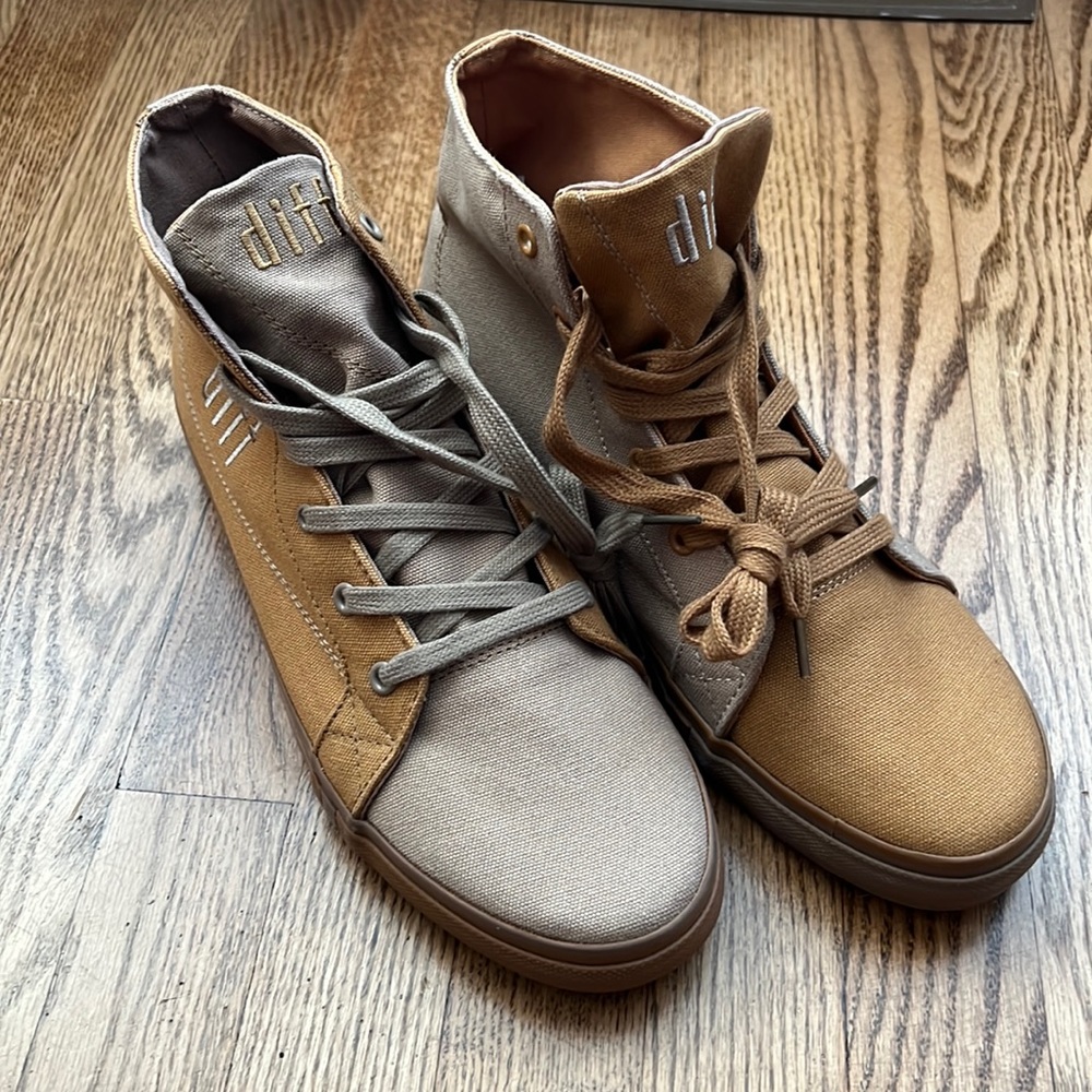Diff High Top Canvas Shoes